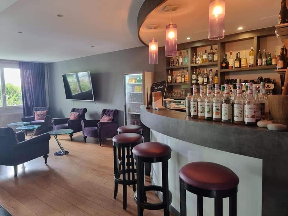 Cozy Hotel Logis Morlaix Plouigneau Bagian luar foto
